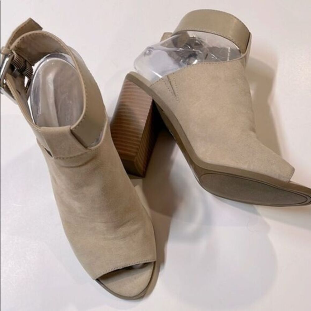 Indigo Rd Womens Tan Microsuede Open Toe Bootie Sz 7.5